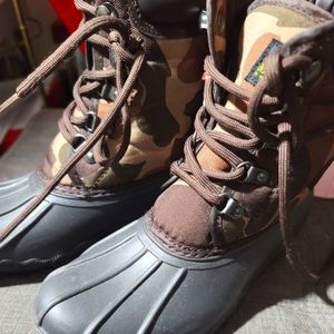 Duck boots
